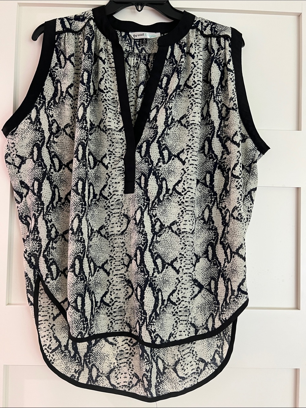 Sleeveless Snake-Print Blouse - Black & Cream by Lush